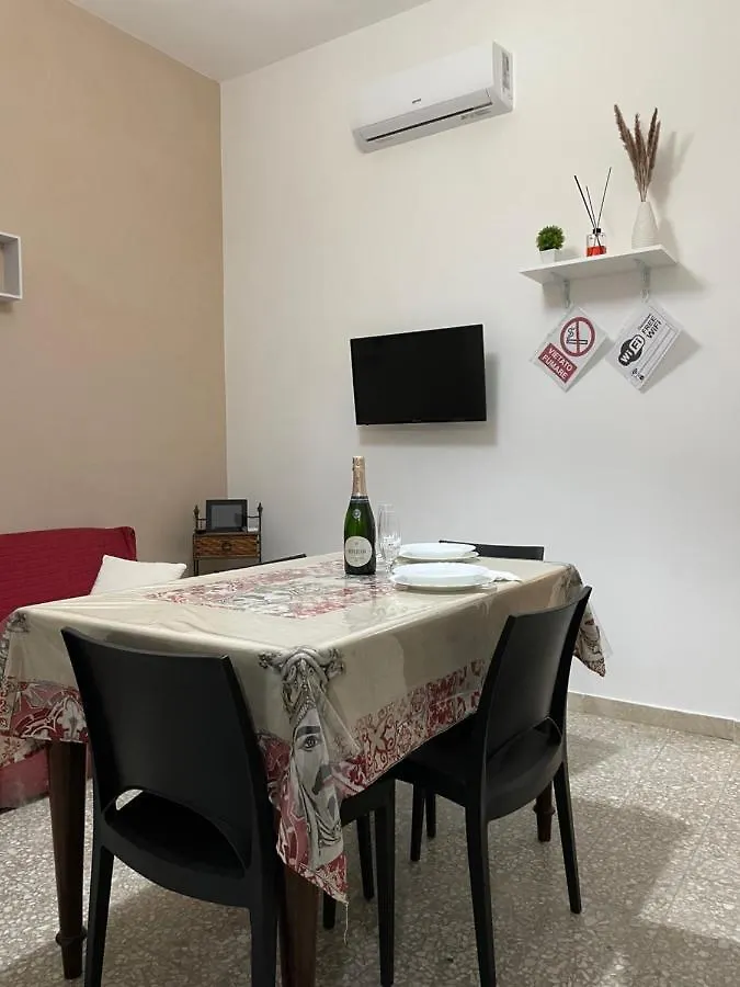 Casa Levante Augusta 0*,