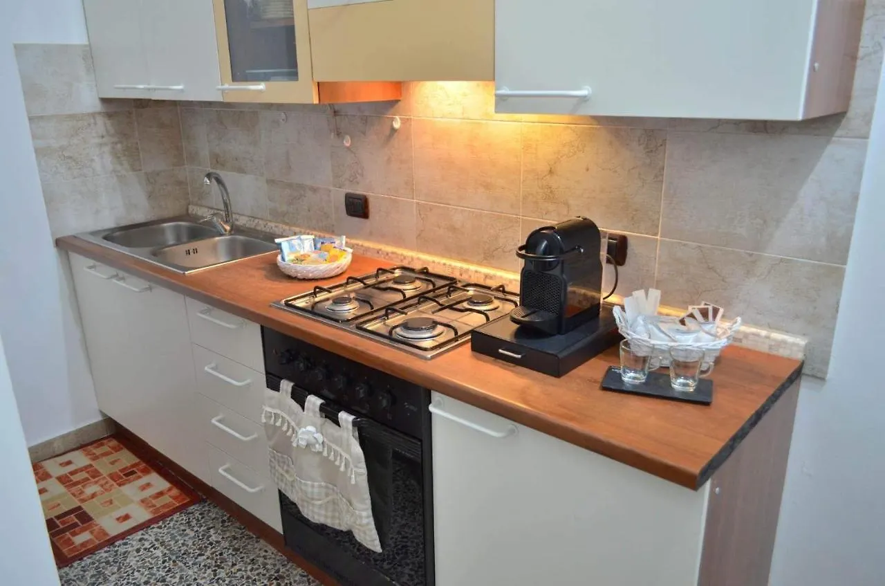 Casa Levante Augusta 0*,